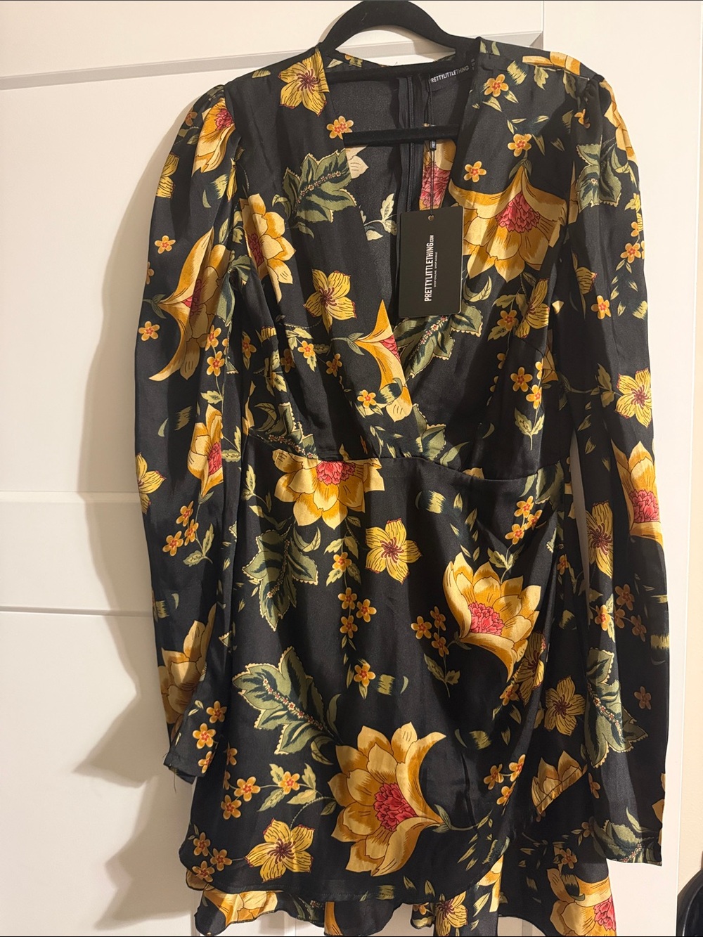 PrettyLittleThing Black Floral V-Neck Long Sleeve Tunic - Yellow & Green